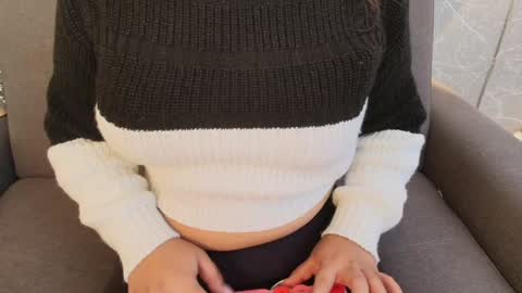 Snapshot of mia_roux13 chatting on December 29, 7:22 pm Mia Roux online show from December 29, 7:22 pm