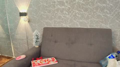 Snapshot of mia_roux13 chatting on December 30, 7:11 pm Mia Roux online show from December 30, 7:11 pm