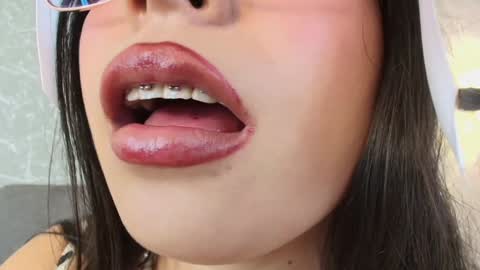 Snapshot of mia_roux13 chatting on January 2, 10:01 pm Mia Roux online show from January 2, 10:01 pm