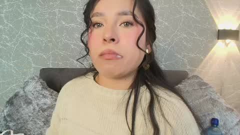 Snapshot of mia_roux13 chatting on January 5, 7:28 pm Mia Roux online show from January 5, 7:28 pm