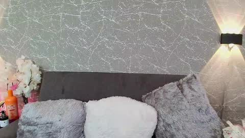 Snapshot of mia_roux13 chatting on January 16, 6:48 pm Mia Roux online show from January 16, 6:48 pm