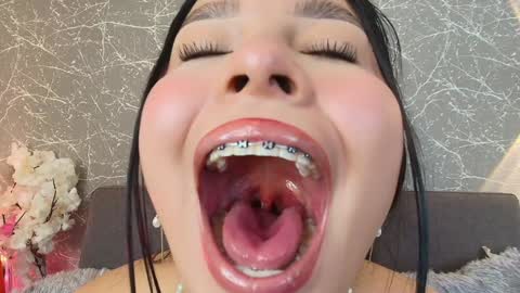 Snapshot of mia_roux13 chatting on January 17, 9:17 pm Mia Roux online show from January 17, 9:17 pm