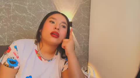 Snapshot of mia_roux13 chatting on February 8, 7:27 pm Mia Roux online show from February 8, 7:27 pm