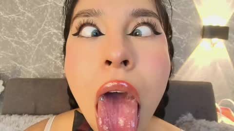 Snapshot of mia_roux13 chatting on February 22, 10:52 pm Mia Roux online show from February 22, 10:52 pm