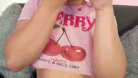 Snapshot of mia_roux13 chatting on October 3, 7:11 pm Mia Roux online show from October 3, 7:11 pm