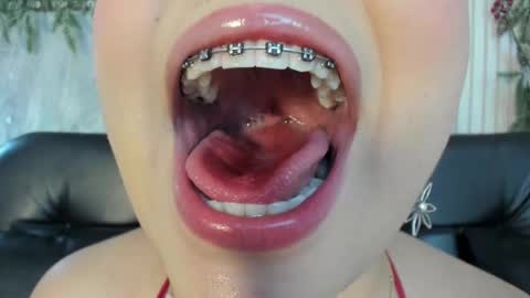 Mia Roux online show from November 25, 4:12 am