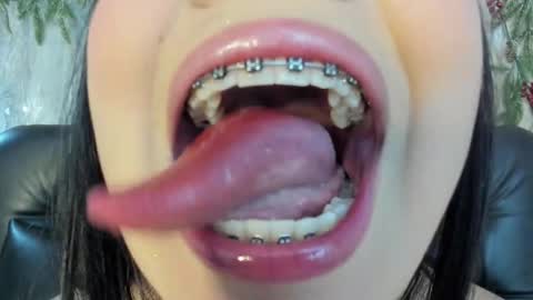 Mia Roux online show from November 30, 5:22 am