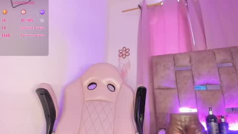 Snapshot of mia_royal chatting on May 18, 6:03 pm mia_royal online show from May 18, 6:03 pm