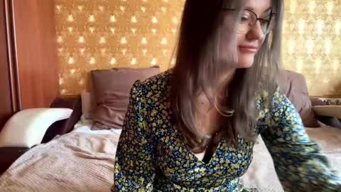 Snapshot of mia_shine_bright chatting on October 27, 5:55 am Mia online show from October 27, 5:55 am