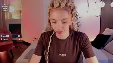 Mia online show from October 23, 7:07 am