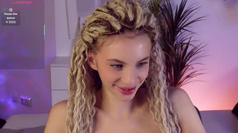 Mia online show from November 5, 6:24 am