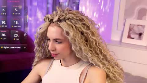 Mia online show from December 20, 6:20 am