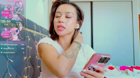 Mia online show from February 11, 9:20 am