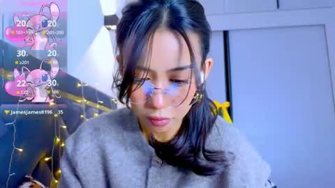 Mia online show from December 18, 4:35 pm