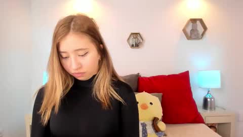 Mia  online show from January 19, 1:04 pm