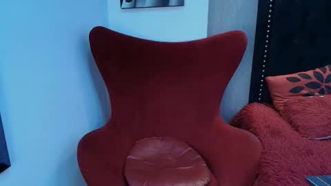 Mia online show from December 16, 5:12 am