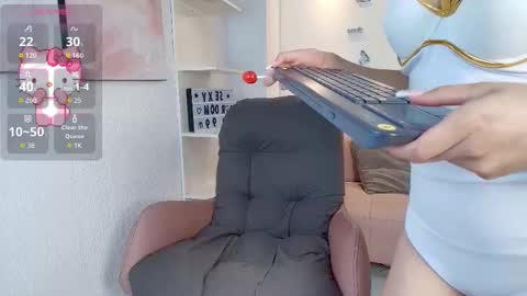 Mia online show from January 8, 5:43 am