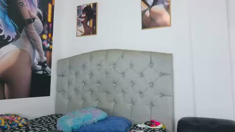 Snapshot of mia_thompson_0 chatting on July 21, 12:18 pm mia_thompson_0 online show from July 21, 12:18 pm