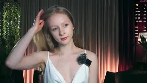 Mia online show from December 20, 5:09 pm