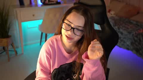 VixenMia online show from February 7, 3:45 am