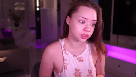 VixenMia online show from December 21, 3:57 am