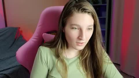 Mia online show from November 27, 10:17 am