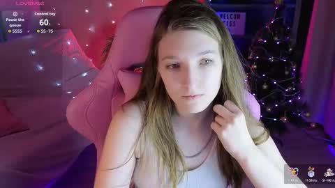 Mia online show from December 16, 10:20 am