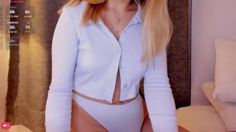 Mia White  online show from December 1, 12:54 pm