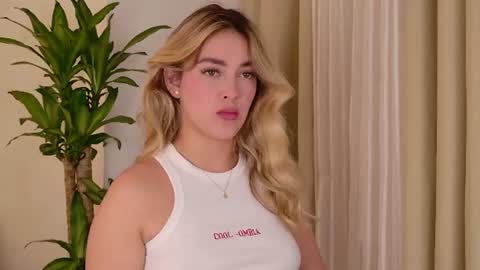 Mia White  online show from July 10, 2:41 pm
