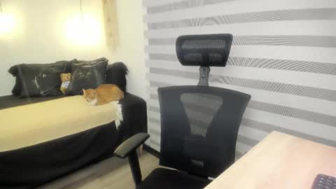 Snapshot of mia_xgray chatting on October 17, 10:12 pm Mia online show from October 17, 10:12 pm