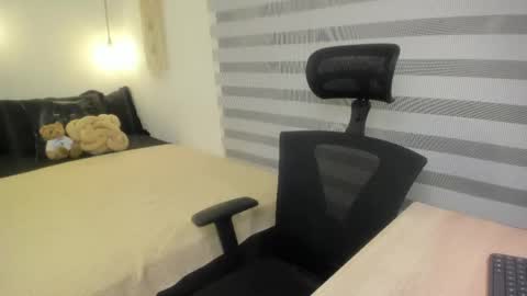 Snapshot of mia_xgray chatting on May 27, 9:12 pm Mia online show from May 27, 9:12 pm