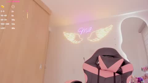 Snapshot of mia_yourmommy chatting on June 15, 9:17 pm online show from June 15, 9:17 pm