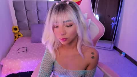 mia  nicolle online show from September 14, 12:59 pm