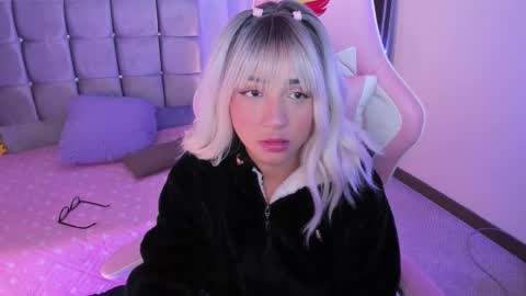 mia  nicolle online show from September 20, 2:45 am