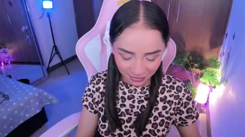 mia  nicolle online show from November 11, 11:49 pm