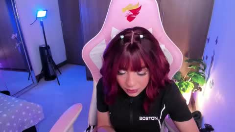 mia  nicolle online show from December 18, 12:27 am