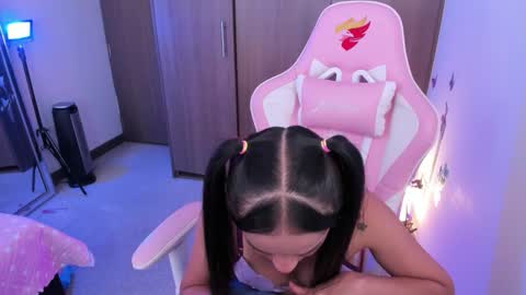 mia  nicolle online show from January 8, 9:17 pm