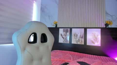 miaa_as_ online show from September 19, 2:40 pm