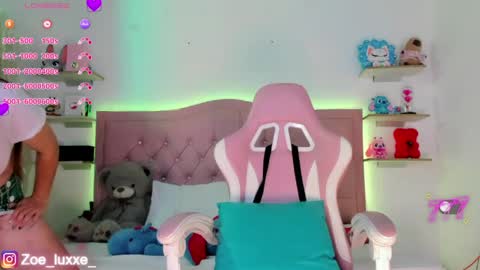 Snapshot of miaa_foxx_ chatting on May 27, 10:07 pm Mia online show from May 27, 10:07 pm