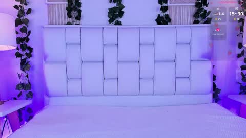 Mia online show from April 4, 11:29 am