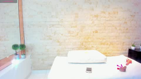 Miaa  online show from January 11, 9:25 pm