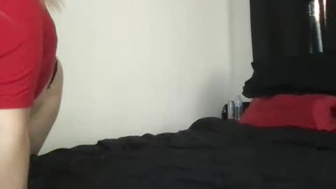 Mia Moji online show from December 1, 2:00 pm