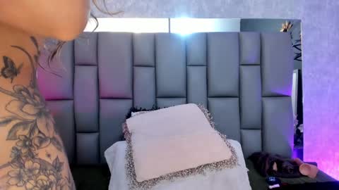 Mia online show from February 6, 12:05 pm