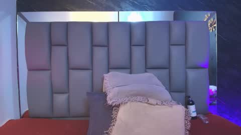 Mia online show from October 9, 12:03 pm