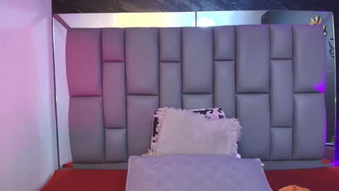 Mia online show from November 12, 12:05 pm