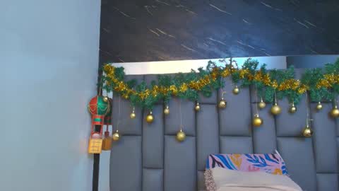 Mia online show from December 16, 12:10 pm