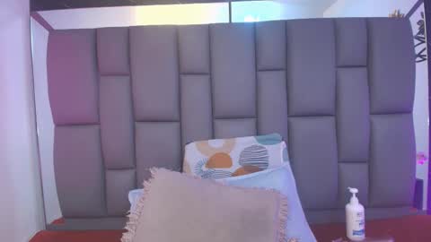 Mia online show from January 17, 12:10 pm