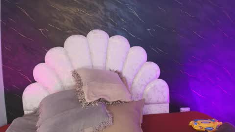 Mia online show from March 25, 12:11 pm