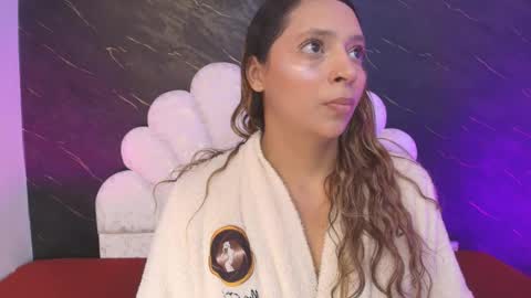 Mia online show from April 8, 12:05 pm