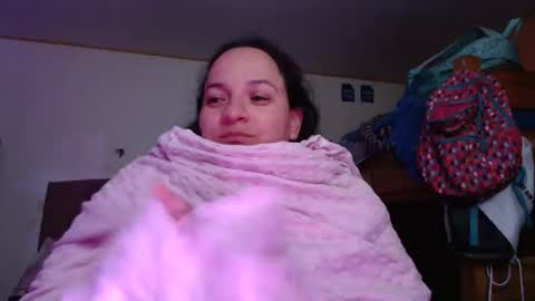 Snapshot of miaabrownn chatting on May 3, 5:35 am MIA online show from May 3, 5:35 am